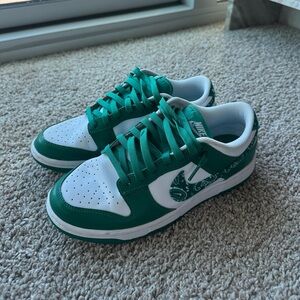 Nike green paisley low dunks size 9 W / 7.5 M